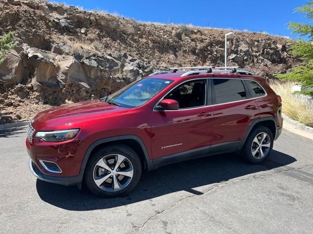 2019 Jeep Cherokee Limited in Velvet Red Pearlcoat — front three-quarter view